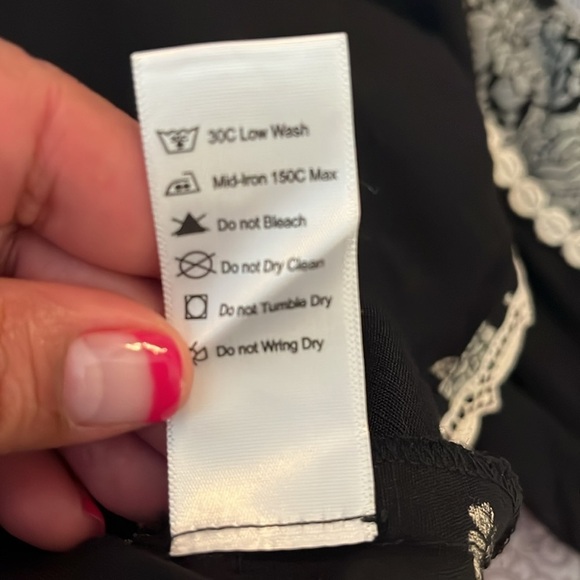 Sana Safinaz slub cotton dress w/ pearl buttons & lace accents - Picture 8 of 8